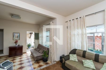 Sala de casa à venda com 4 quartos, 296m² em Olaria, Rio de Janeiro