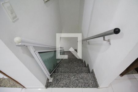 Sala - Escada de casa de condomínio à venda com 3 quartos, 112m² em Freguesia (jacarepaguá), Rio de Janeiro