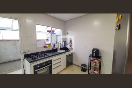 Cozinha de casa à venda com 2 quartos, 66m² em Santa Maria, Osasco