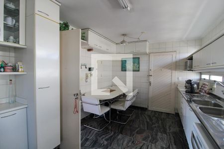 Cozinha de apartamento à venda com 3 quartos, 115m² em Caxingui, São Paulo