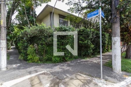 Fachada de casa à venda com 4 quartos, 660m² em Vila Clementino, São Paulo