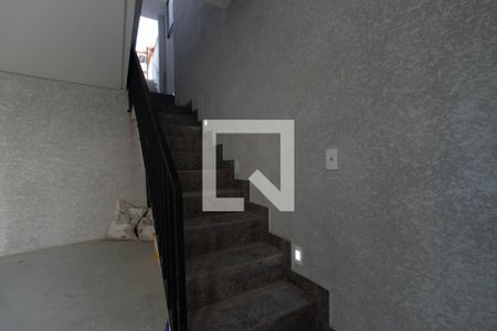 Escada de apartamento para alugar com 2 quartos, 60m² em Vila Nova Mazzei, São Paulo