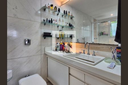Banheiro da Suíte 2 de apartamento à venda com 4 quartos, 225m² em Barra da Tijuca, Rio de Janeiro