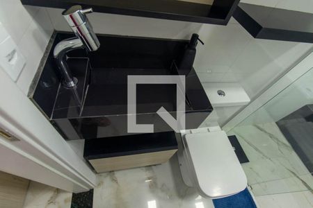 Banheiro da Suíte de casa de condomínio para alugar com 3 quartos, 180m² em Pinheirinho, Curitiba