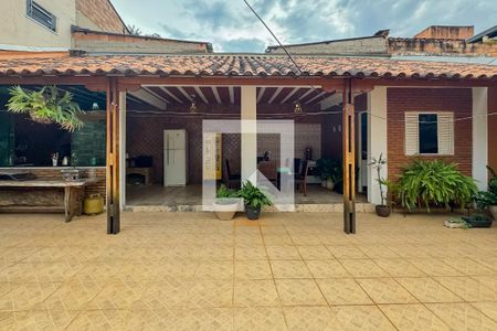 Fachada de casa à venda com 4 quartos, 210m² em Nova Gameleira, Belo Horizonte