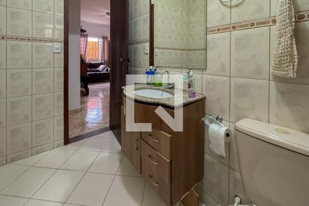 Banheiro de casa à venda com 4 quartos, 210m² em Nova Gameleira, Belo Horizonte