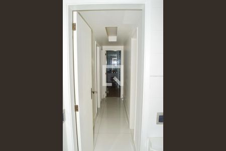Corredor de apartamento à venda com 3 quartos, 143m² em Barra da Tijuca, Rio de Janeiro