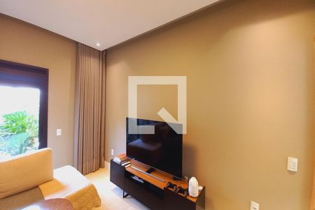 Sala de TV de casa de condomínio para alugar com 4 quartos, 420m² em Swiss Park, Campinas