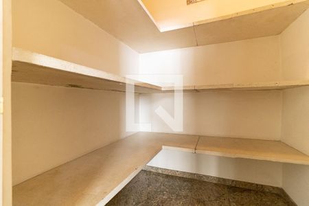 Dispensa de casa à venda com 4 quartos, 340m² em Liberdade, São Paulo