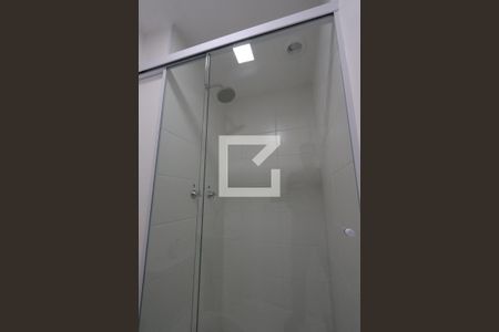 Banheiro de apartamento à venda com 2 quartos, 34m² em Vila Tolstoi, São Paulo