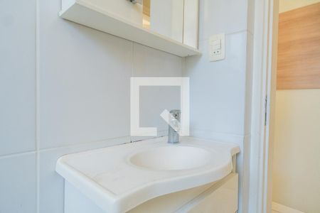 Banheiro de apartamento à venda com 1 quarto, 37m² em Menino Deus, Porto Alegre
