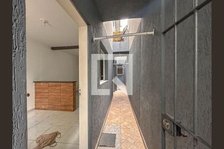 Corredor Externo de casa para alugar com 1 quarto, 55m² em Vila Zat, São Paulo