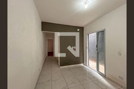 Casa para alugar com 1 quarto, 55m² em Vila Zat, São Paulo