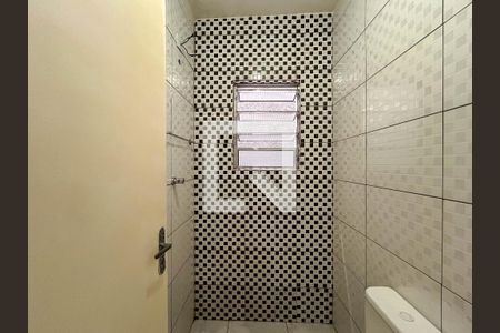 Banheiro de casa para alugar com 1 quarto, 55m² em Vila Zat, São Paulo