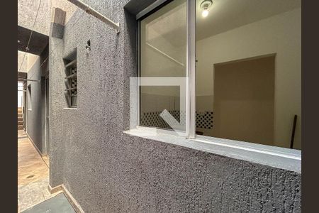 Corredor Externo de casa para alugar com 1 quarto, 55m² em Vila Zat, São Paulo