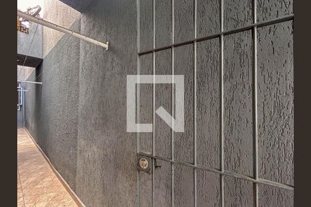 Corredor Externo de casa para alugar com 1 quarto, 55m² em Vila Zat, São Paulo