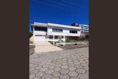 Fachada de casa para alugar com 2 quartos, 700m² em Barreiros, São José