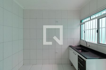 Cozinha de casa de condomínio à venda com 2 quartos, 70m² em Vila Carmosina, São Paulo