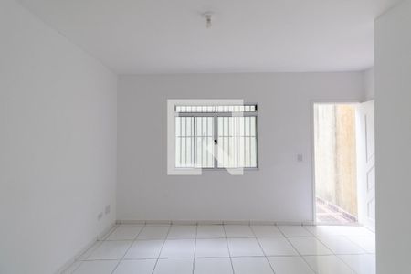 Sala de casa de condomínio à venda com 2 quartos, 70m² em Vila Carmosina, São Paulo