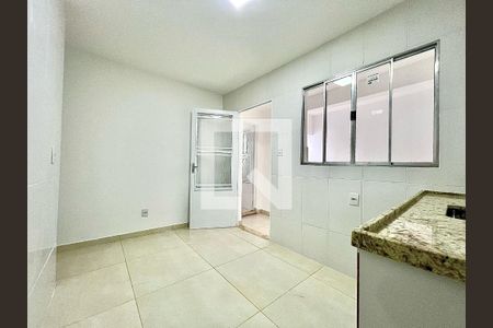 Cozinha de casa para alugar com 2 quartos, 80m² em Lagoa, Belo Horizonte