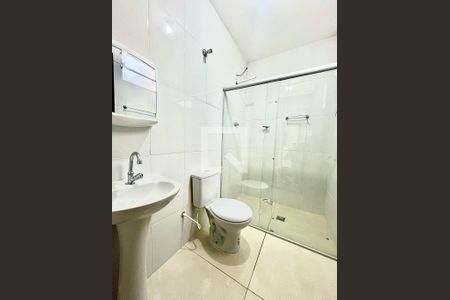 Banheiro de casa para alugar com 2 quartos, 80m² em Lagoa, Belo Horizonte