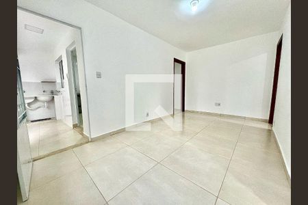 Sala de casa para alugar com 2 quartos, 80m² em Lagoa, Belo Horizonte