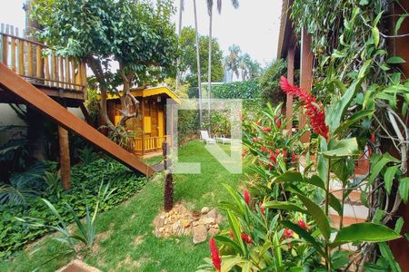 Vista da sala de TV de casa de condomínio à venda com 4 quartos, 363m² em Jardim das Palmeiras, Campinas