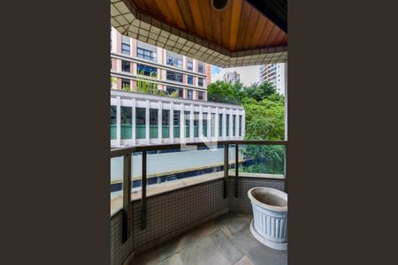 Sacada Suíte 1  de apartamento à venda com 3 quartos, 250m² em Jardim Fonte do Morumbi, São Paulo