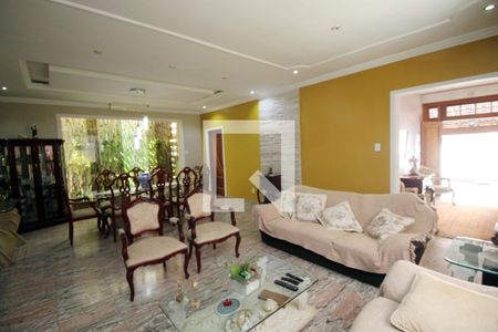 Sala de casa à venda com 3 quartos, 360m² em Vila da Penha, Rio de Janeiro