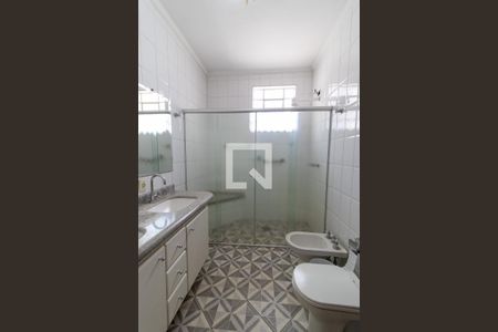 Banheiro de casa à venda com 8 quartos, 270m² em Vila Angelino Rossi, Campinas