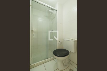 Banheiro de apartamento à venda com 2 quartos, 50m² em Jardim Itu, Porto Alegre