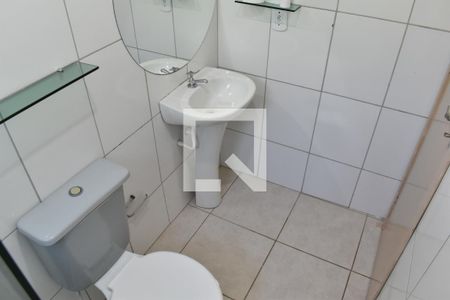 Banheiro de apartamento para alugar com 2 quartos, 42m² em Santa Cândida, Curitiba