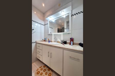 Banheiro de apartamento à venda com 3 quartos, 84m² em Santa Rosa, Niterói