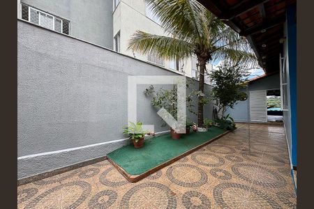 Área externa de casa para alugar com 4 quartos, 242m² em Castelo, Belo Horizonte