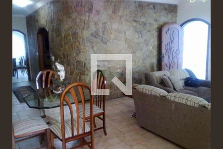 Casa à venda com 4 quartos, 225m² em Vila Santa Isabel, São Paulo