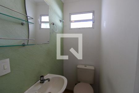 Lavabo de casa de condomínio para alugar com 2 quartos, 81m² em Jardim Ivana, São Paulo