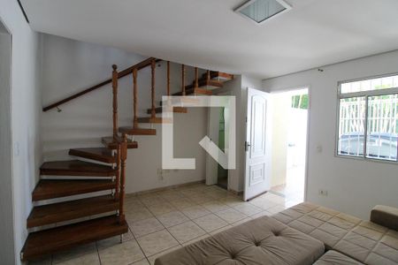 Sala de casa de condomínio para alugar com 2 quartos, 81m² em Jardim Ivana, São Paulo