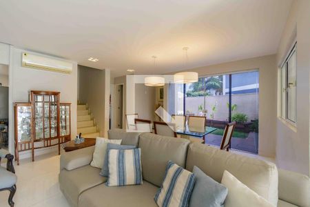 Sala de casa de condomínio para alugar com 5 quartos, 300m² em Recreio dos Bandeirantes, Rio de Janeiro