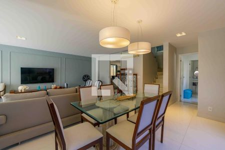 Sala de casa de condomínio para alugar com 5 quartos, 300m² em Recreio dos Bandeirantes, Rio de Janeiro