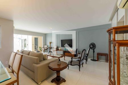 Sala de casa de condomínio para alugar com 5 quartos, 300m² em Recreio dos Bandeirantes, Rio de Janeiro