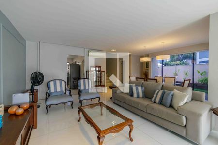 Sala de casa de condomínio para alugar com 5 quartos, 300m² em Recreio dos Bandeirantes, Rio de Janeiro