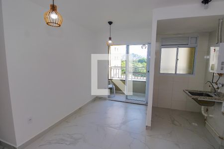 Sala de apartamento para alugar com 2 quartos, 37m² em Del Castilho, Rio de Janeiro