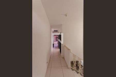 Corredor de casa para alugar com 3 quartos, 300m² em Conjunto Residencial Vista Verde, São Paulo