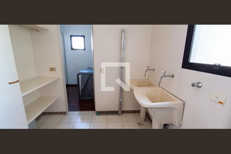 Área de Serviço de apartamento à venda com 4 quartos, 228m² em Vila Suzana, São Paulo