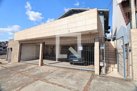 Fachada de casa à venda com 6 quartos, 200m² em São José, Canoas
