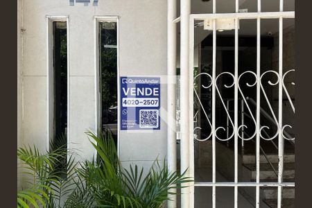 Placa de apartamento à venda com 4 quartos, 137m² em Laranjeiras, Rio de Janeiro