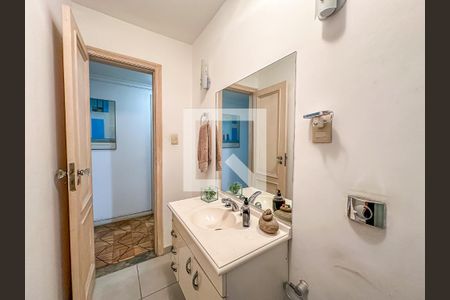 Banheiro 2 de apartamento à venda com 4 quartos, 137m² em Laranjeiras, Rio de Janeiro