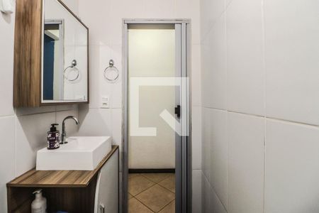 Banheiro de apartamento à venda com 3 quartos, 72m² em Rubem Berta, Porto Alegre