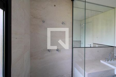 Banheiro da Suíte de apartamento à venda com 2 quartos, 81m² em Vila das Flores, Nova Lima