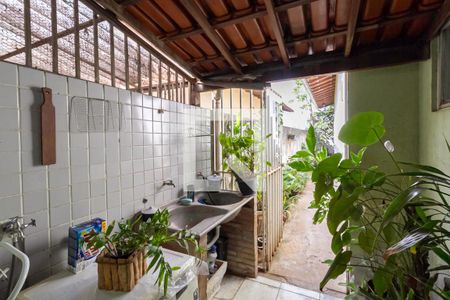 Área de serviço de casa à venda com 4 quartos, 180m² em Copacabana, Belo Horizonte
